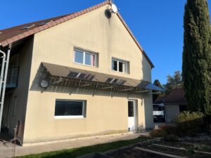 Installation photovoltaïque en façade, particulier, Saint-Rémy