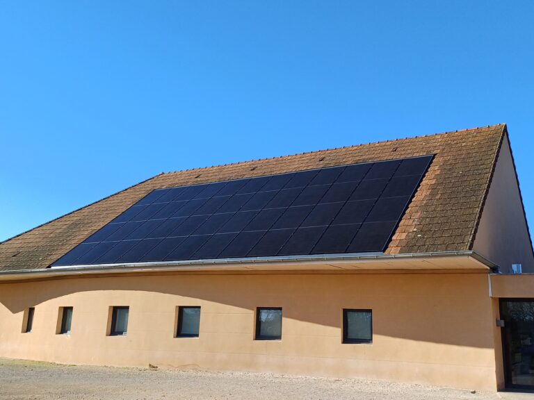 Installation photovoltaïque intégrée en toiture, mairie, Chaudenay