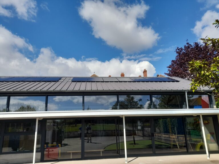 Installation photovoltaïque en surimposition, école, Saint-Étienne-en-Bresse
