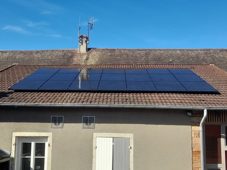 Installation photovoltaïque en surimposition, mairie, Nanton
